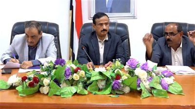 محافظ شبوة يعلن انطلاق مرحلة مالية جديدة لضبط الإيرادات وتعزيز الشفافية