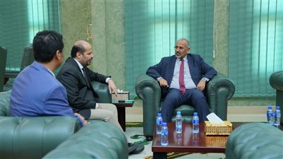 الرئيس الزُبيدي يطّلع على سير العمل في وزارة الشؤون القانونية وحقوق الإنسان