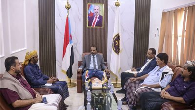 فريق التوجيه الرئاسي يطّلع على أداء الإدارة الاقتصادية والخدمية بانتقالي المهرة