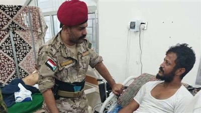 العميد المعكر يتفقد جرحى اللواء السادس دعم وإسناد في مستشفى عبود العسكري بعدن