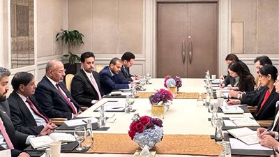 الرئيس الزُبيدي ونائبه اللواء البحسني يلتقيان سفيري بريطانيا وفرنسا والقائم بأعمال السفير الأمريكي لدى بلادنا