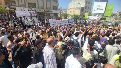 تظاهرات شعبية في تعز اليمنية تنديداً بالانفلات الأمني والمطالبة برحيل سلطات الإخوان 