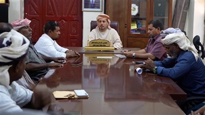 محافظ سقطرى يشدد على تنظيم الاصطياد لضمان استدامة الثروة السمكية