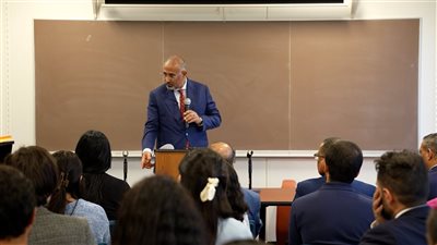 في جلسة حوارية بجامعة كولومبيا.. الرئيس الزُبيدي: لا سلام في اليمن دون حل الدولتين 