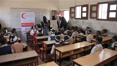 هيئة الهلال الأحمر الإماراتي تواصل تنفيذ مبادرة دعم التعليم بحضرموت