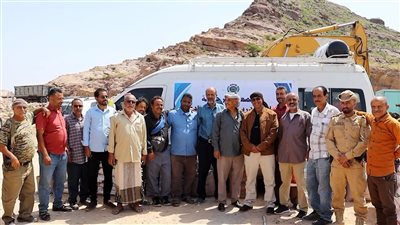 تواصل توزيع سلال غذائية لعدد من المدارس بمديرية الشعيب بالضالع