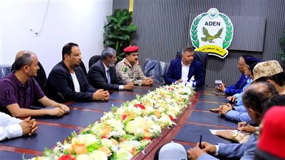 وزير الدفاع والنائب العام يطلعان على سير العمل في ميناء عدن