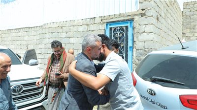 رئيس هيئة الإعلام والثقافة يقدم واجب العزاء والمواساة لأسرة المناضل كمال الجبني