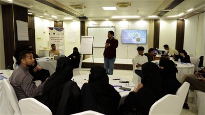 اختتام الورشة التدريبية للشباب المدافعين عن حقوق الإنسان في مجال المساءلة والمناصرة بالمكلا 