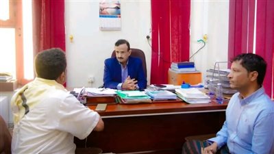 محافظ شبوة يؤكد أهمية تحديث خطوط نقل الكهرباء لتحسين استقرار الخدمة