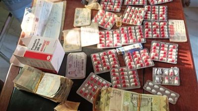 أمن العاصمة عدن يلقي القبض على شخصين بحوزتهما حبوب مخدرة في بئر فضل