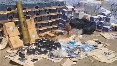 الحملة الأمنية بمديرية المضاربة ورأس العارة تضبط سفينة تحمل أسلحة ومنتجات ايرانية  بالقرب من باب المندب