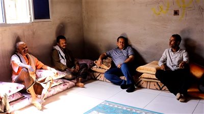 رئيس تنفيذية انتقالي لحج يؤدي واجب العزاء لأسر شهداء الهجوم الإرهابي بالمحفد