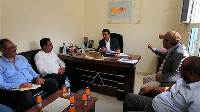 فريق التوجيه الرئاسي يزور مكتب النفط والمعادن بسقطرى لتعزيز الخدمات