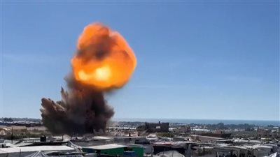 غارات وقصف مدفعي للاحتلال الإسرائيلي على حيي الشجاعية والتفاح بغزة