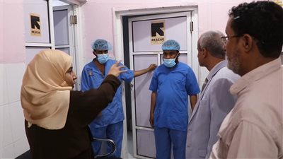 الوكيل الشبحي يدشن المخيم الطبي المجاني لمرضى السكر والضغط بالبريقة