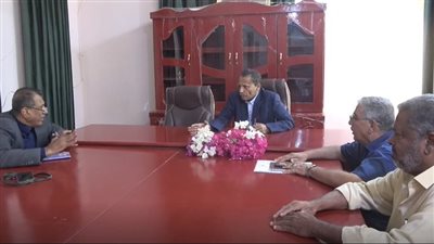 محافظ أبين يناقش تنفيذ خطة أولويات الإصلاحات الاقتصادية