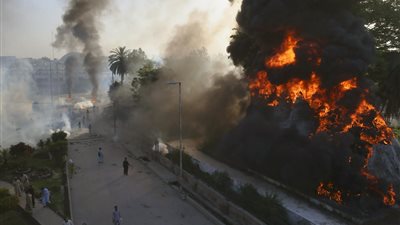 مقتل 5 وإصابة 8 أشخاص إثر انفجار بمصنع للألعاب النارية في باكستان