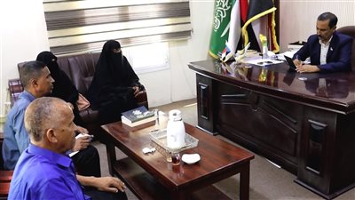 باتيس يطلع على برامج مركز 