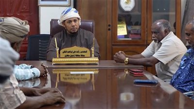 محافظ سقطرى يشدد على تعزيز تماسك القبائل ودعم الاستقرار المجتمعي