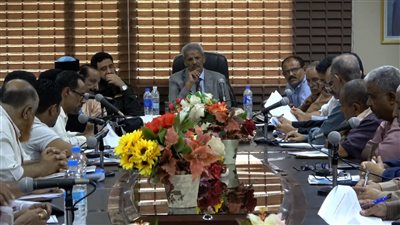 المكتب التنفيذي بلحج يستعرض أداء القطاعات الخدمية والتنموية