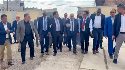 السقطري والوالي يتفقدان المشاريع الزراعية والإرشادية في مجمع دار سعد بعدن