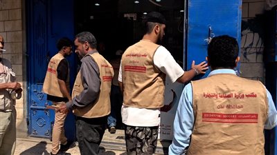 إغلاق مطعم ومحلات تجارية مخالفة ضمن حملة رقابية مشددة في المنصورة