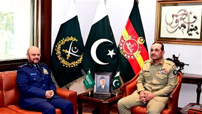 السعودية وباكستان تناقشان تعزيز التعاون العسكري ومكافحة الإرهاب