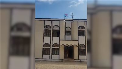   رفع علم الجنوب العربي على مبنى منفذ وجمارك صرفيت الحدودي في محافظة المهرة  