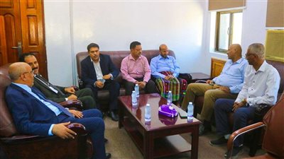 الكثيري يتفقد فرع البنك المركزي بسيئون