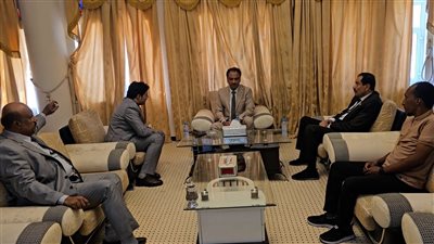   عضو هيئة رئاسة الانتقالي باعوم يلتقي مدير شركة النفط فرع وادي حضرموت 