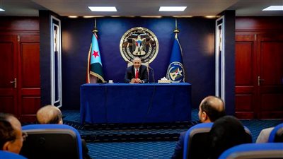 الرئيس الزُبيدي يعقد اجتماعا موسعا بقيادات المجلس الانتقالي الجنوبي