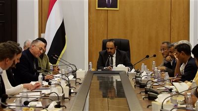 محافظ حضرموت والسفير الألماني يبحثان دعم جهود التنمية في المحافظة