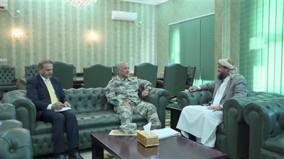 المحرّمي يبحث تعزيز قدرات خفر السواحل لمواجهة تهريب السلاح والتهديدات البحرية