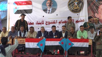 حضور جماهيري وقيادي واسع في ساحة الاعتصام بأبين دعمًا لمشروع الاستقلال الجنوبي