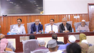 الكثيري يترأس لقاء موسعا بالمكتب التنفيذي وعقال الحارات والشخصيات الاجتماعية بسيئون 