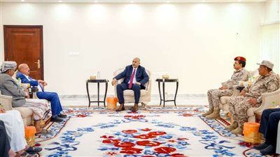 الرئيس الزُبيدي يبحث مع الشيخ البركاني سُبل تضافر الجهود لتعزيز الأمن والاستقرار في المحافظات المحررة
