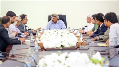 الرئيس الزُبيدي يطّلع على جهود تطبيع الأوضاع وتثبيت دعائم الاستقرار بالمهرة وسقطرى
