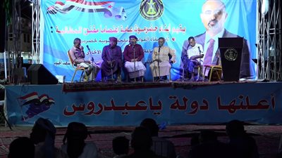 حلقة نقاش بمخيم الاعتصام بالمكلا حول أهمية الأغنية الوطنية والثورية 