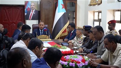 السلطة المحلية والقيادات الأمنية والعسكرية بسقطرى يعلنون تأييدهم للبيان السياسي والإعلان الدستوري