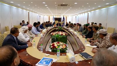 الرئيس الزُبيدي يترأس اجتماع هيئة الرئاسة للوقوف على الأوضاع المأساوية بحضرموت والمهرة