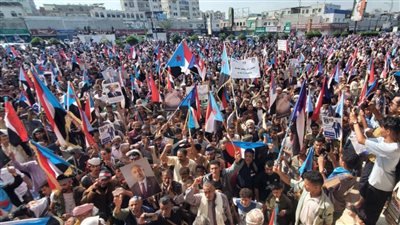 مشاهد أولية من مليونية الوفاء والصمود في ساحة العروض بالعاصمة عدن (فيديو + صور)