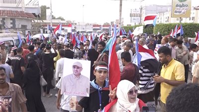 وقفة ومسيرة جماهيرية حاشدة في المنصورة تؤكد رفض الوصاية وحرب الخدمات