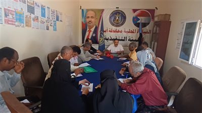 انتقالي أبين يناقش الأوضاع العسكرية والأمنية والخدمية بالمحافظة 