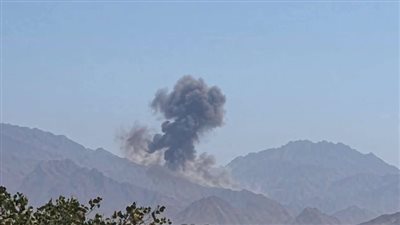 القوات الجنوبية وقبائل الصبيحة تدك تمركزات الحوثيين في الوازعية الحدودية مع المضاربة