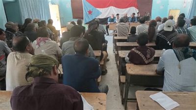 قيادة الانتقالي والسلطة المحلية بالشعيب تعقد لقاءً موسعاً لدعم جبهات الصبيحة وباب المندب