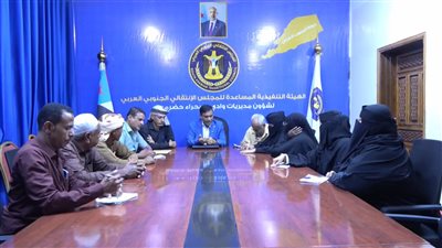 التميمي يناقش مع القيادات النسوية المشاركة بمليونية 14 أكتوبر بسيئون